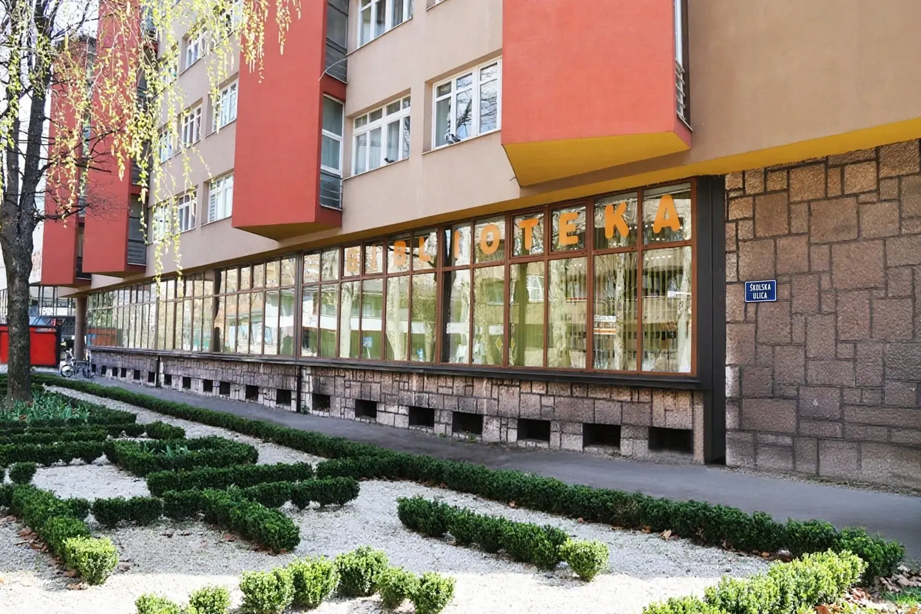 Ulaz u Centralno odjeljenje Gradske biblioteke Zenica